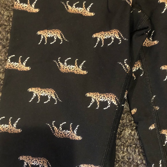 NWT- Victoria’s Secret Sport Cheetah Leggings - Picture 4 of 5